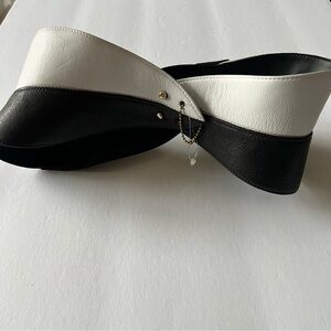 RAINA GAGA LEATHER CORSET BELT BLACK /WHITE SIZE MEDIUM/LARGE 30-34” NWOT